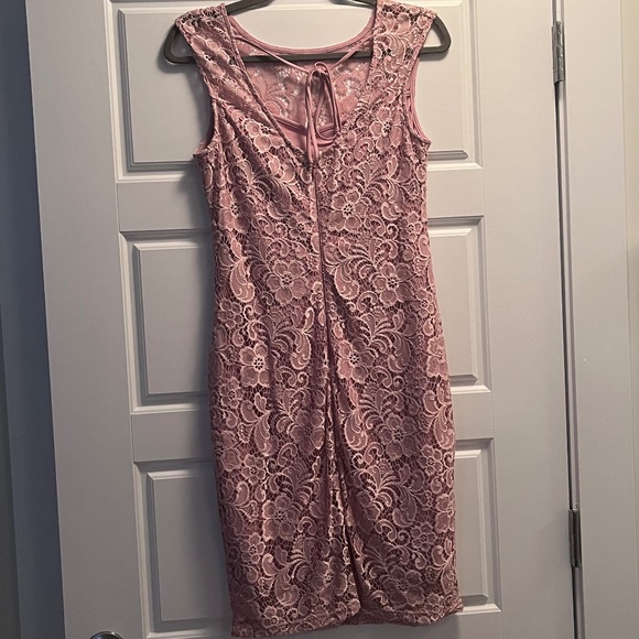 2 for $20 NWOT le chateau Floral Pink Lace Dress - Picture 3 of 4